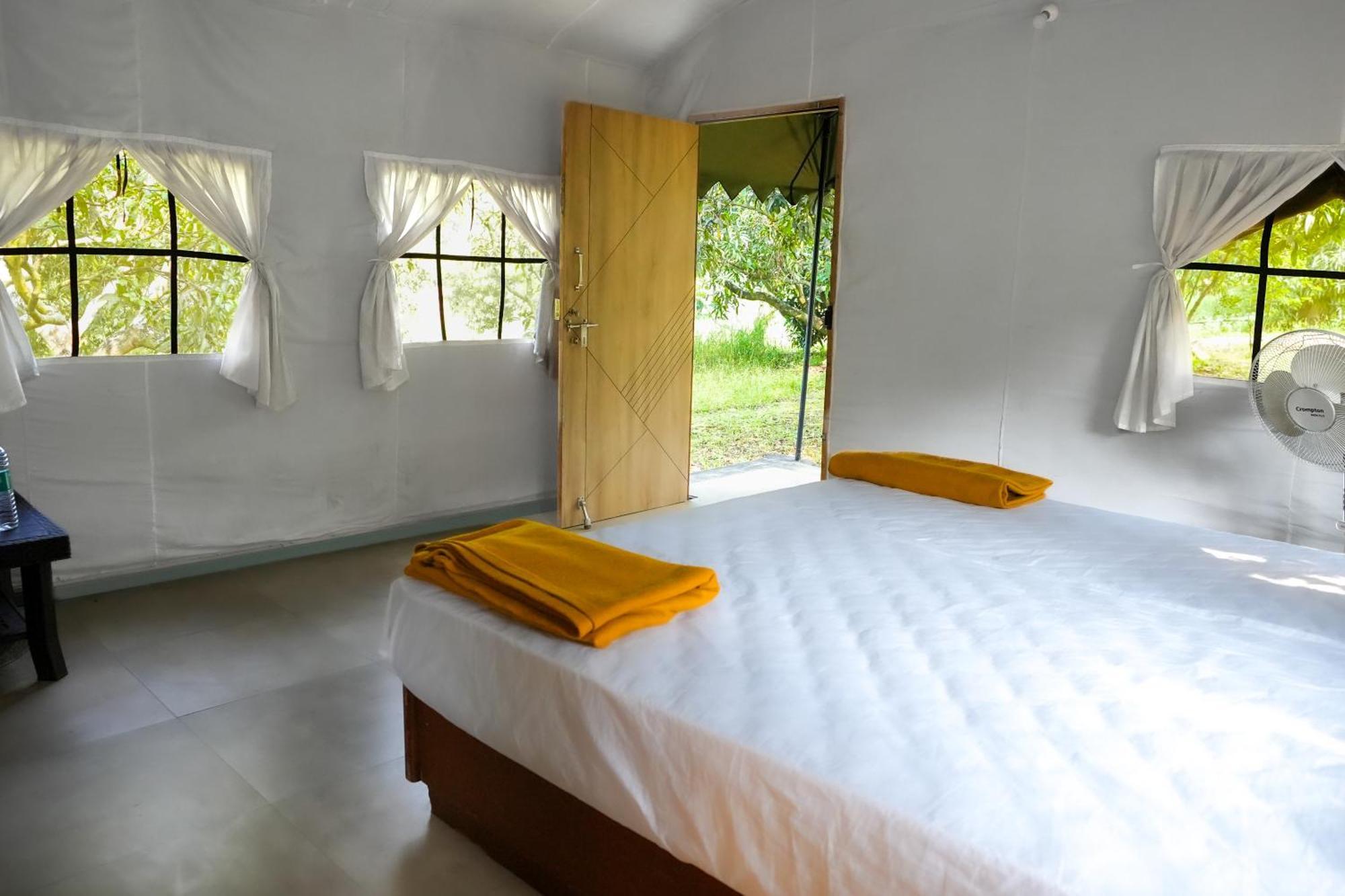 Hotel Bana The Wild Waters à Muduvādi Extérieur photo
