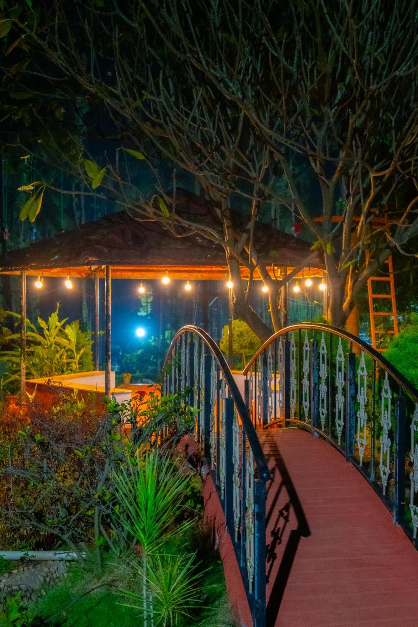 Hotel Bana The Wild Waters à Muduvādi Extérieur photo
