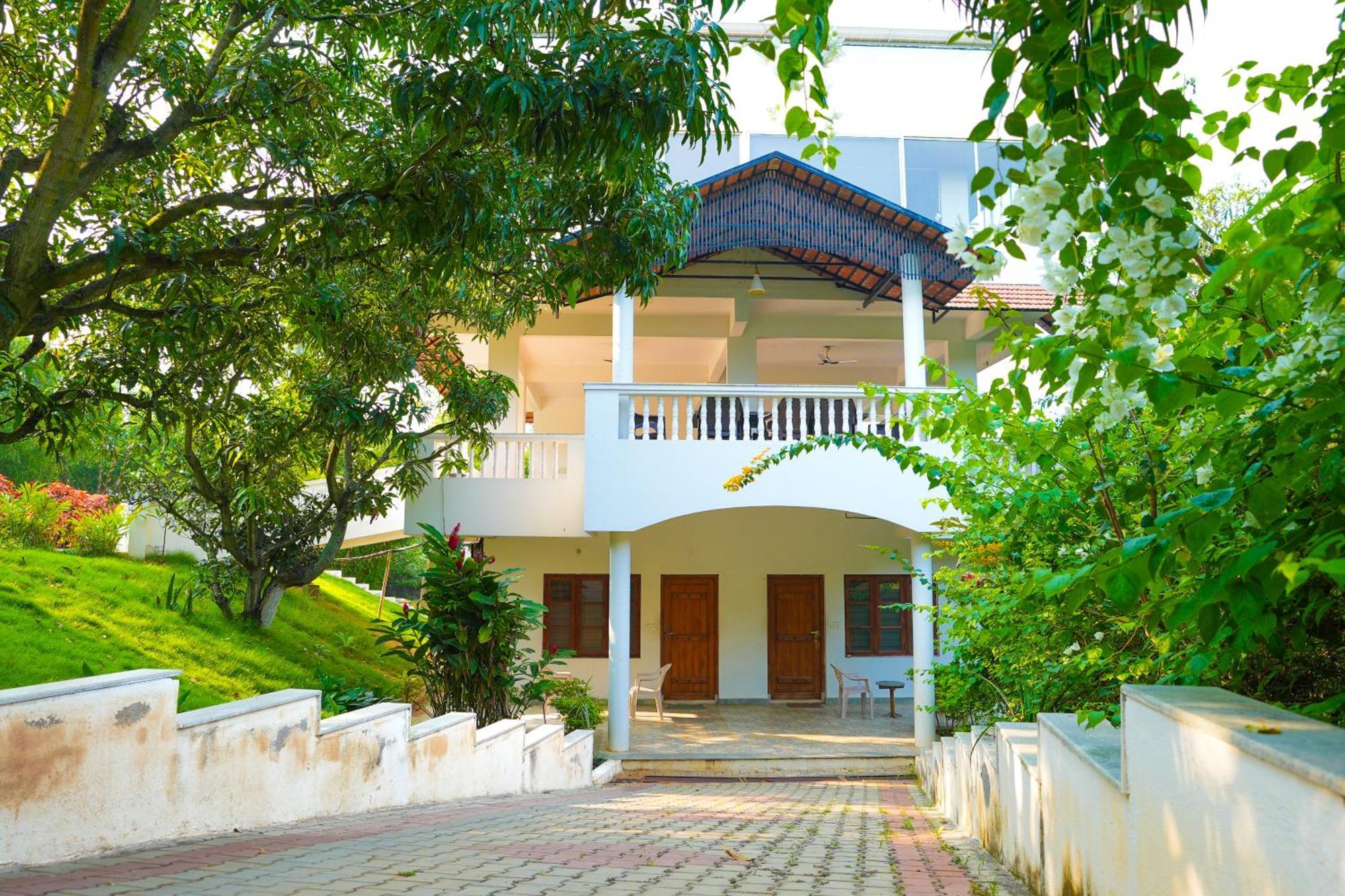 Hotel Bana The Wild Waters à Muduvādi Extérieur photo